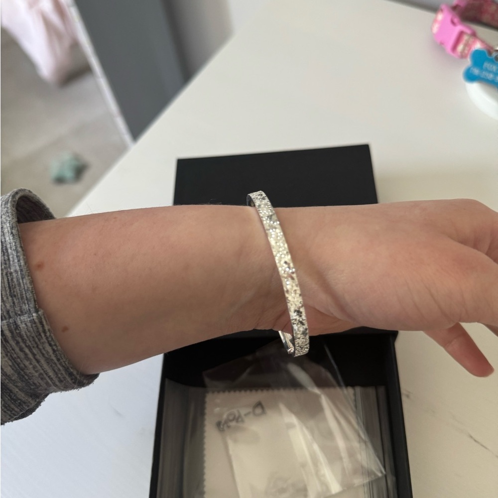 Elegant Silver Bracelet - Picture 2 of 8